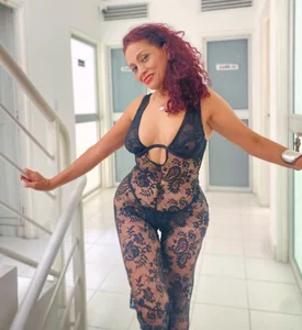 Kasandra_Gomez Climbing step by step… but the best part isn't the staircase, it's what the mirror reveals Immagine  2