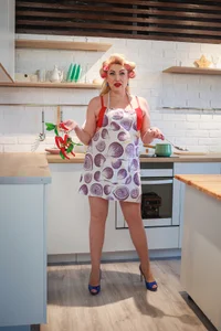 OliviaDancequeenのSuper housewife Oliviaの 2枚の写真