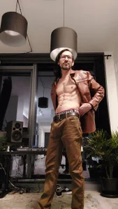 leather & brown de Youreherewithme  3 photos