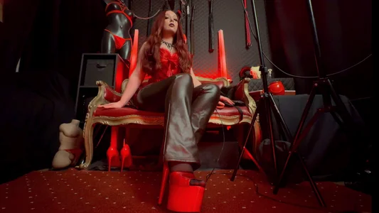 MistressAliceBlackwood Did you miss me? Pic