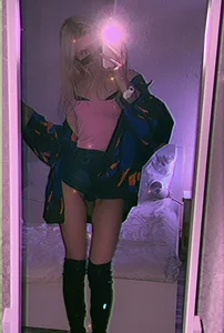 mae_barbiee A few photos in the style of the 90s Pic 3