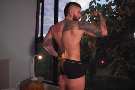 Frank_Farrell I want you on me . fénykép