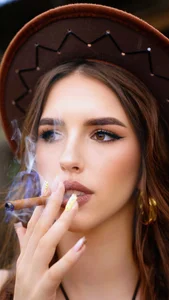 AliceAtkins Sexy cowgirl🐮 - {count, plural, one {תמונה אחת} two {שתי תמונות} many {# תמונות} other {# תמונות}}