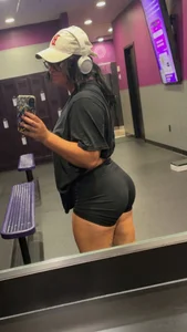 lynnnn964 up in the gym just workin on my fitness Pic 8