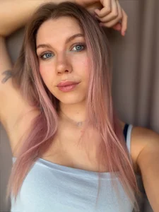 MadeleineRose Public Immagine  3
