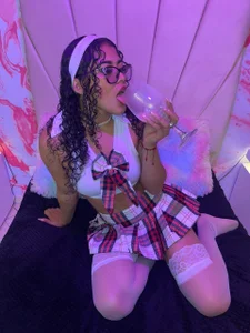 victoria_rosee1your sexy, horny schoolgirl 😈图片 3
