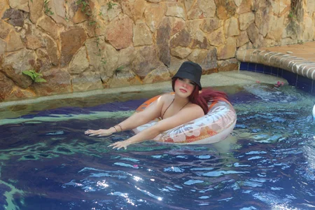 Pearl_Michelts pool day Pic 4