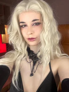 mollyposhhのObey meの 3枚の写真