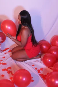 ebony_hot1のYour Valentine's Giftの 3枚の写真