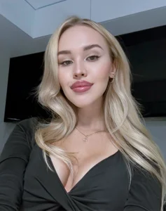 emydollyy Public Pic 3