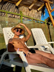 CamiiGuzmanX pool day 사진