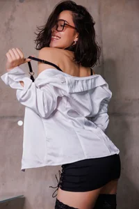 Sofy_Bradd: Smart & Sinful ( 2 фото)