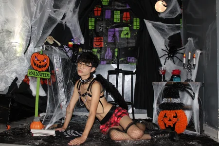 Zdjęcia LiamHeatx Sweet Halloween Temptation:  4