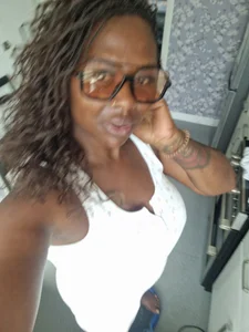 GoddessBlackbeauty SUCK MY NIPPLES Foto