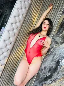 Kaely-Burning-Public Bild 6