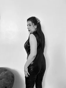 JaylaScott__ Black & White Foto 2