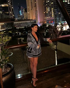 Glam vibes on the New Year de BlairSanders  2 photos