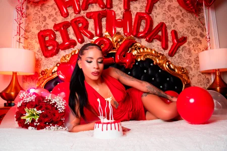 AnahisBennett Birthday Queen 👑🎂 Pic