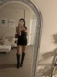 Bustybookworm69 <3 Pic 2