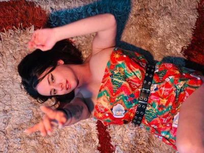 kassandra_james Have you opened your Christmas gift yet? Immagine  9