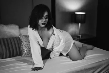NoaJones_ black and white зображення 2