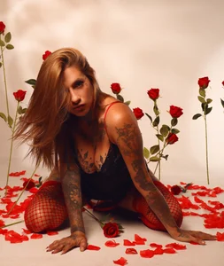 dakota_stream san valentin 💝❤️  2টি ছবি