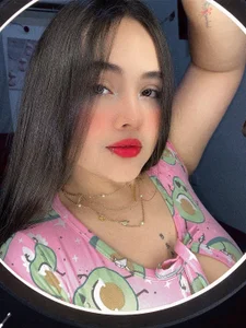 In the real live de KimGeorgia_  3 Imagens