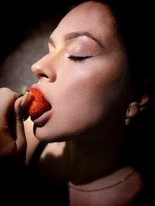 AliceOfWondersS 🍓😏 Pic