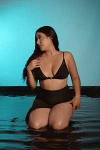 Wet Skin, Pure Desire ✨💦 od GabyParker_  2 snímek