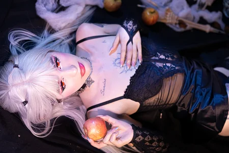 melany_blairの🌑 You can’t resist me.の 4枚の写真