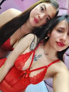 Scarlet_And_SofiDioamond Public Foto 7