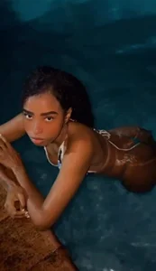 Nini_Beyker Public Pic 2