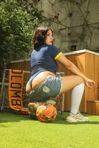 Let's make a gol de Victoria_Rosee  4 photos