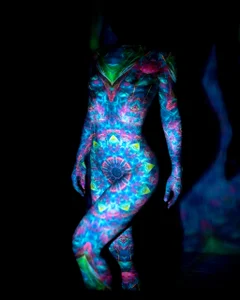 neon lights on my body de GwenCarter  2 Imagens