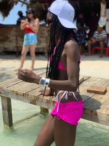 a memory in the beach od bonieklent  2 snímek