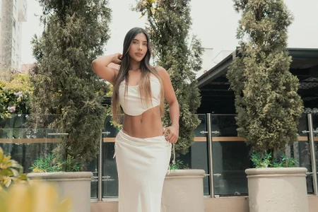 RenataReyes White Billede