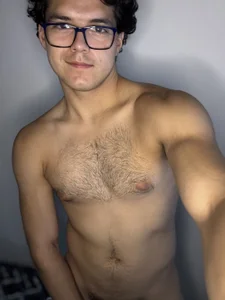 Caleb-Sweats Public Foto