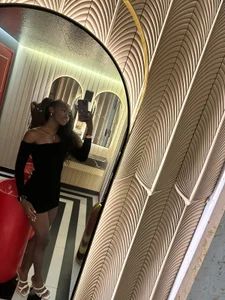 Nalarosse_ Elegance, a little sass, and a whole lot of confidence. Pic 4
