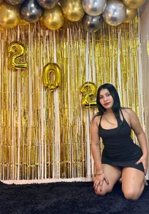 soffiasex68の"This year starts hot — and I’m the reason." 😏✨の 2枚の写真