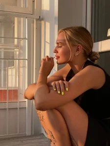 AmyLowe04 Public Pic 3