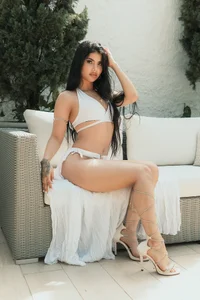 MiaLaurence Know me..! Pic