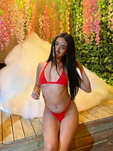 krystal_foxx Come to the jacuzzi with me Pic 3