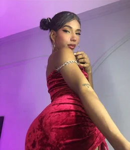 Mia_Castro_xxのRed also looks sexy ❤の枚の写真