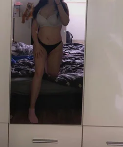 Mila-Jasmin Public Foto 2