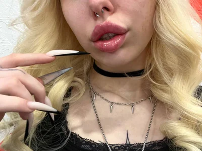 my lips < 3 de goth__tv  4 Imagens