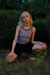 Elen__Moore just a lazy walk in the garden Bilde 8