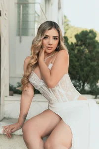 ChloePreston_ White Chloe Pic