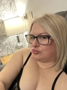 Welsh_Magical_Milf's XXX Nude Photo 6