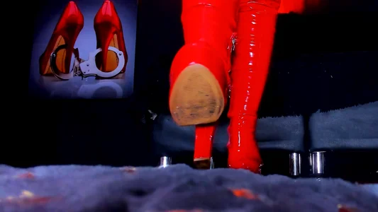 KiaraMuse My beautiful red boots adored by my slaves Pic 5