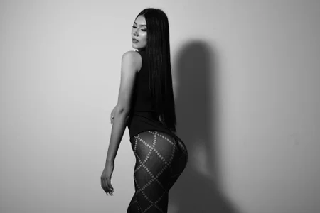 NiaSalvatore Black and white. Pic 5